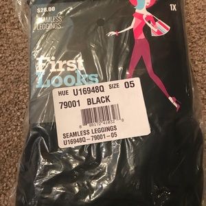 💗💗💗HUE— FIRST LOOK LEGGINGS